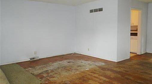 3rd image of 405 NE 62nd Pl