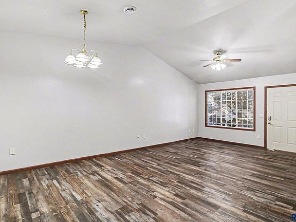 2nd image of 412 N 9th Ave