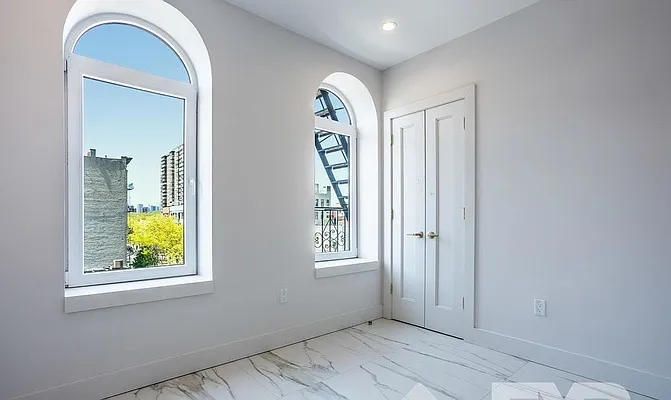 Rented by EXR | media 52