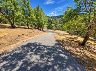 35 Holly Dr, Running Springs, CA 92382