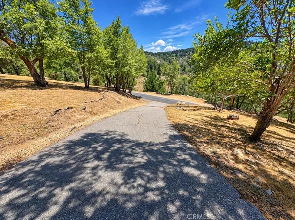 35 Holly Dr, Running Springs, CA 92382