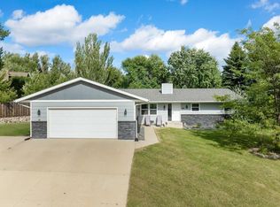 916 26th St NW, Minot, ND 58703