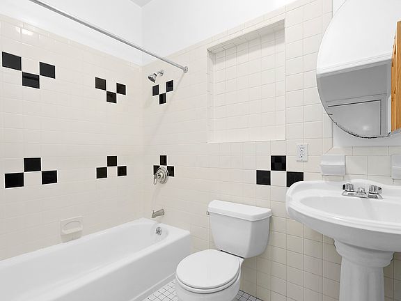 5th image of 431 6th St Floor 2