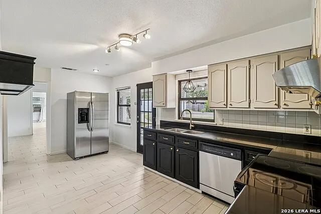 302 Weathercock Ln — Photo 6