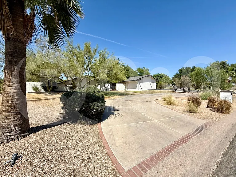 2238 E Montebello Ave — Photo 6