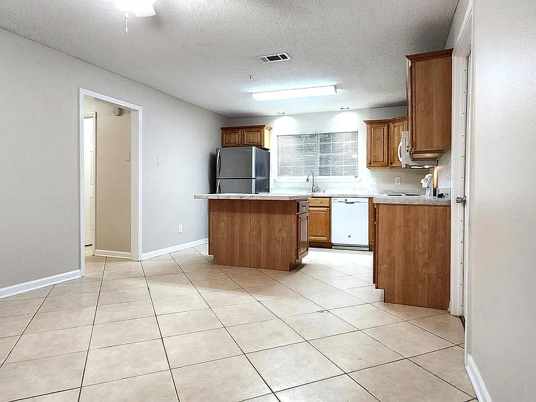 6808 Red Bud Ln — Photo 5