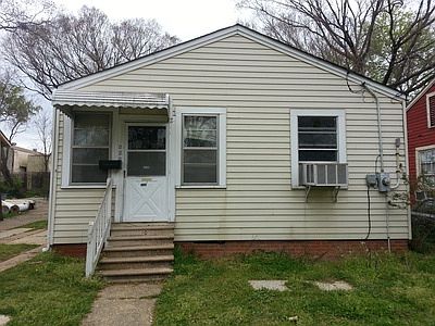 2nd image of 320 W 68th St