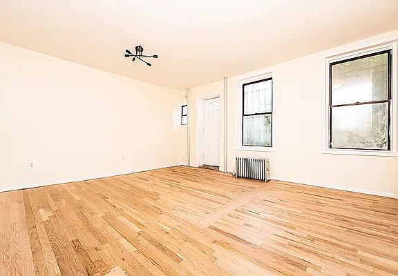 3rd image of 632 Willoughby Ave Floor 1