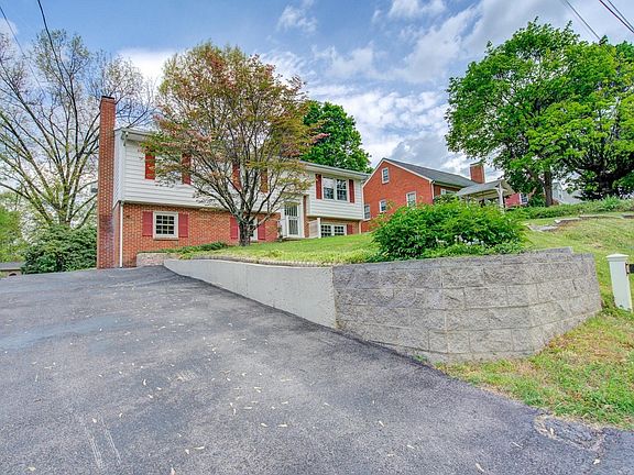 3rd image of 3635 Bunker Hill Dr