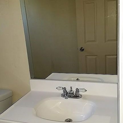 4th image of 8855 Salmon Falls Dr Unit B