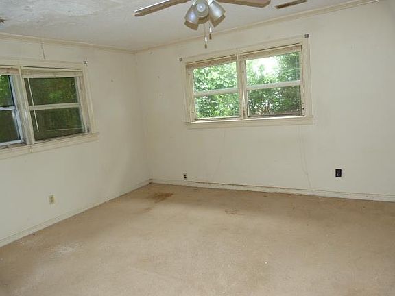 3rd image of 120 Dogwood Ln