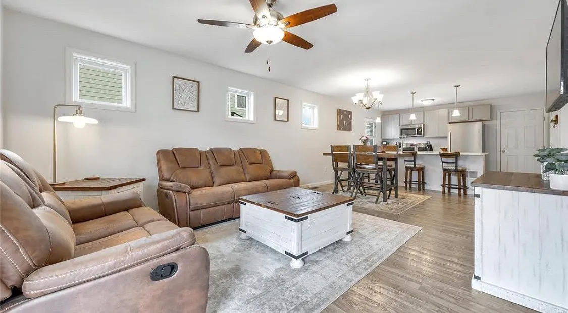 3 bed, 3.5 bath, 1715 sqft, $2,550 — Photo 4