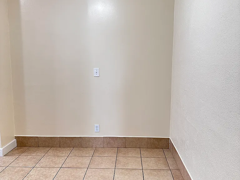 204 E Maple St #204.5 — Photo 8