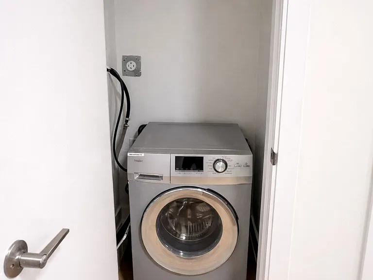 1024 King St E #3 — Photo 6