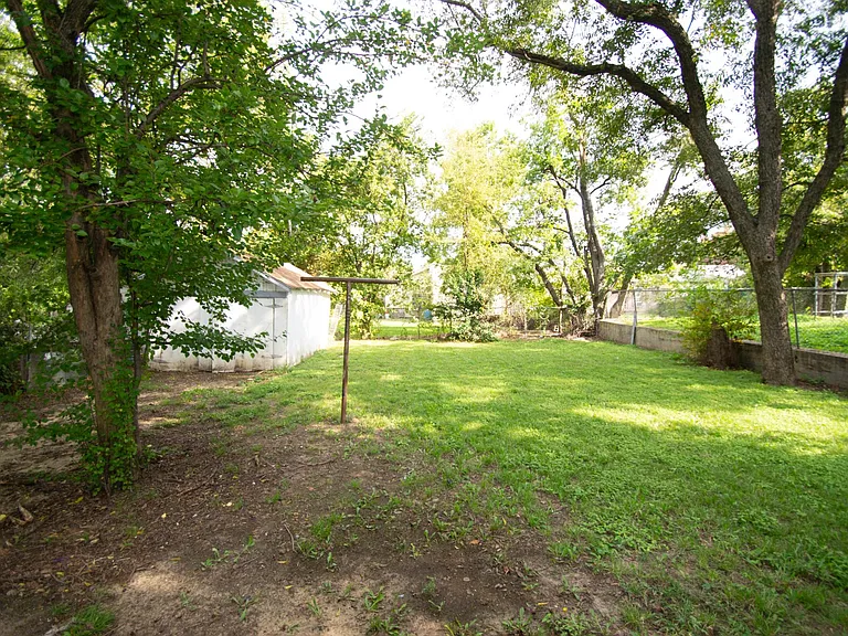 4306 Metropolitan Ave — Photo 8