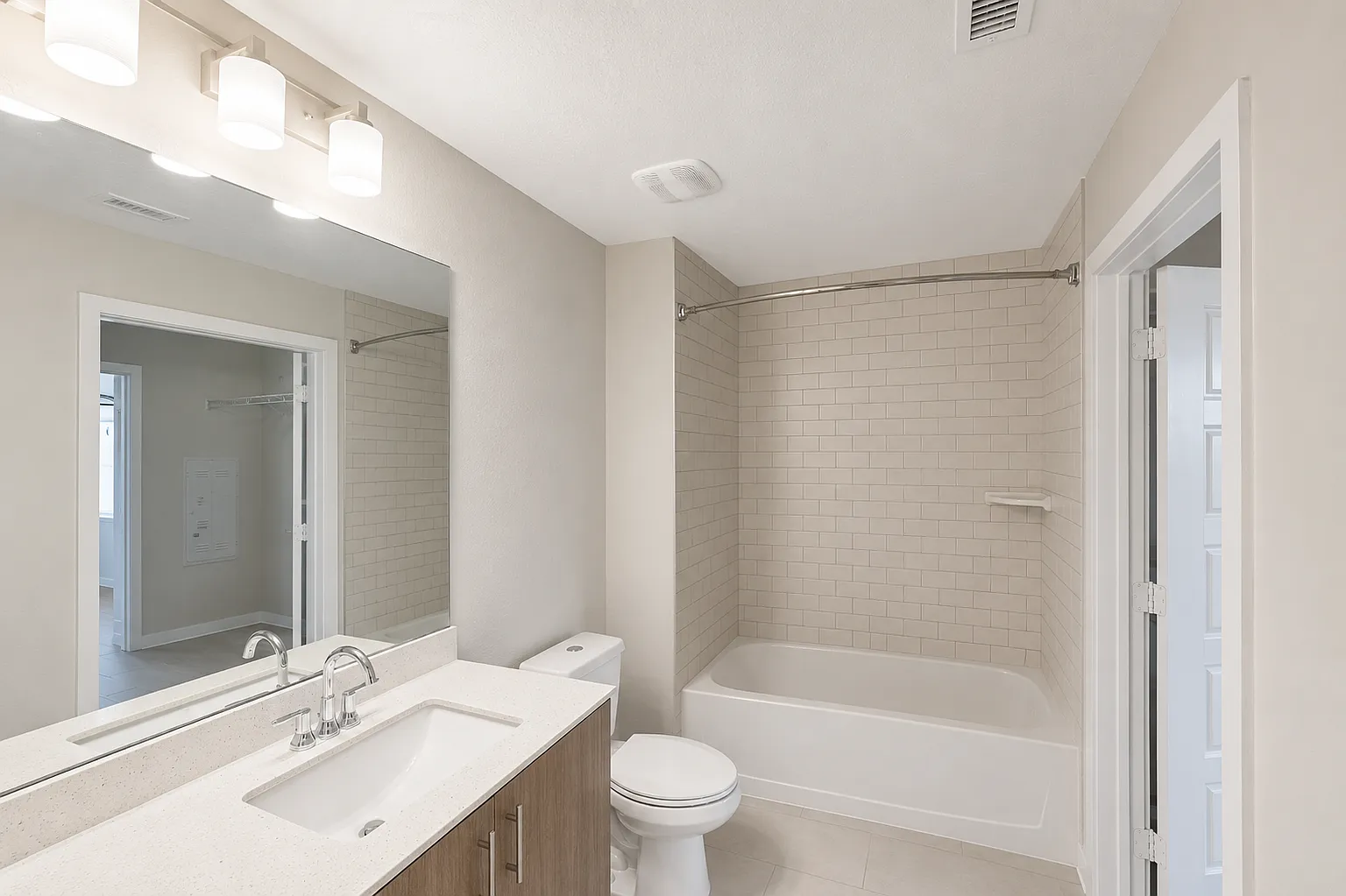 1 bed, 1000 sqft, $2,630 — Photo 3
