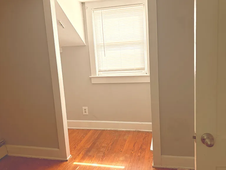 317 Willetts Ave — Photo 3