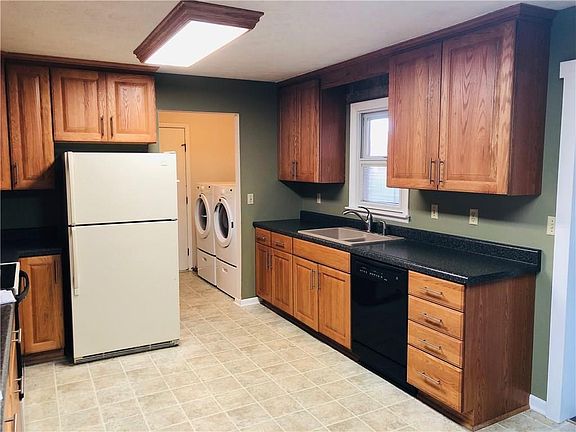 4th image of 204 E Meadowlark Dr