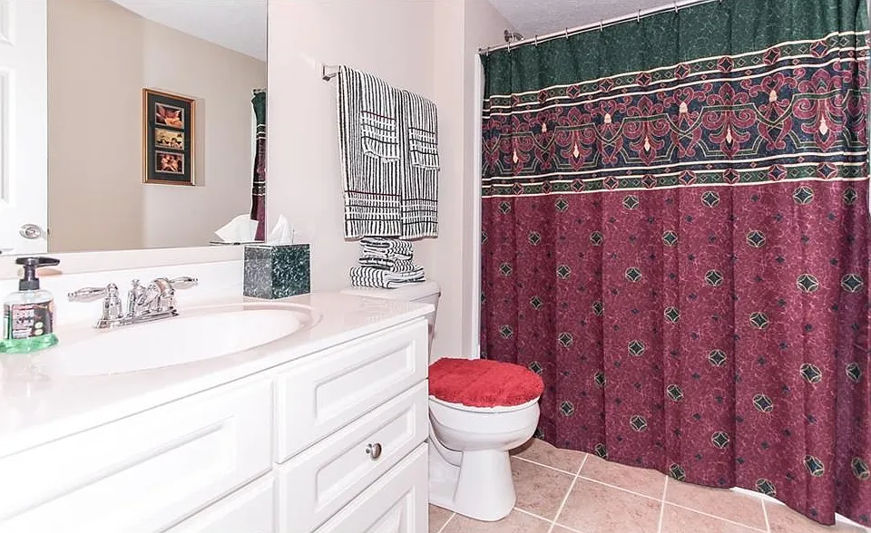 Full Bath (Lower)
