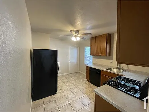 2 bed, 868 sqft, $1,898 — Photo 3