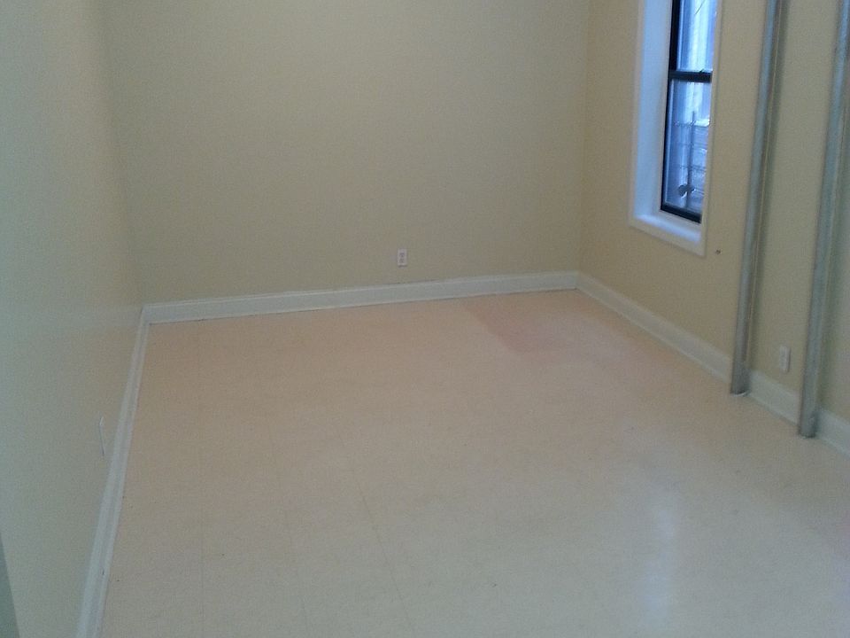 2nd image of 871 Longwood Ave APT 1B