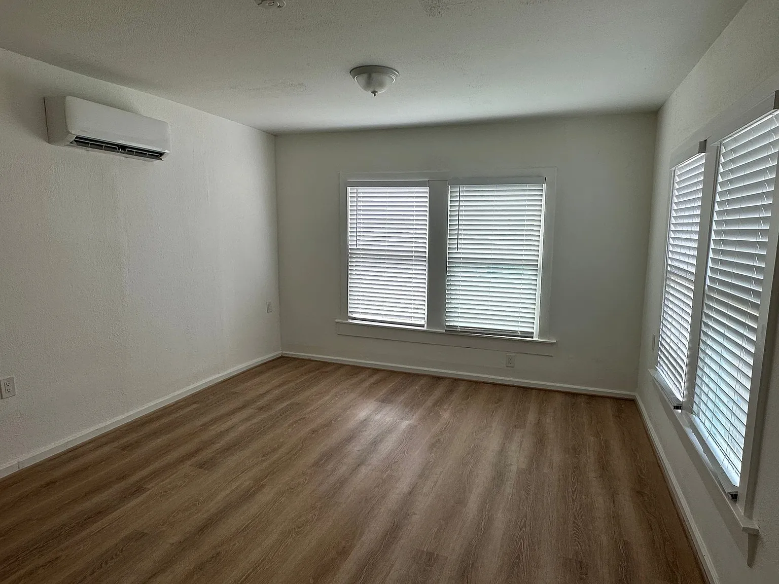 2 bed, 1013 sqft, $2,490 — Photo 3