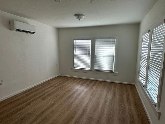 3rd image of 120 Northwood St