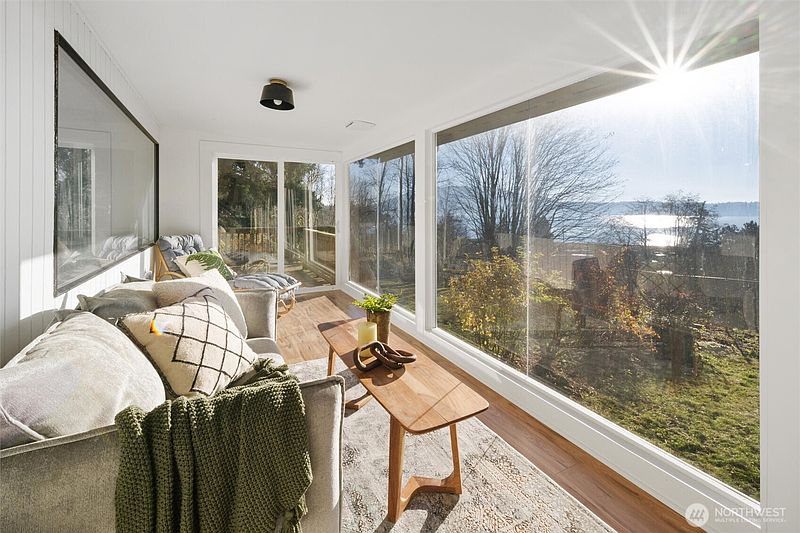 3rd image of 2553 Mackenzie Road
