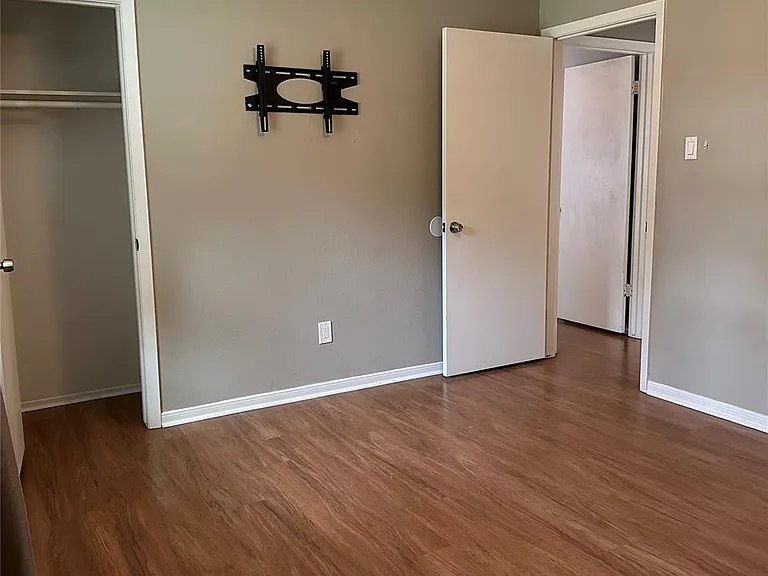 2414 Manila Ln — Photo 7