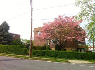 8900 Maxwell Pl, Philadelphia, PA