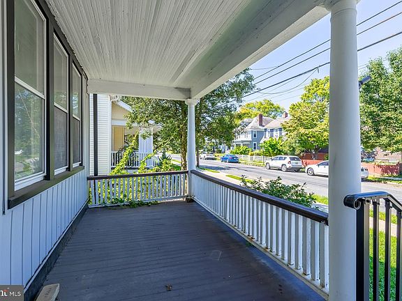 3rd image of 200 Johnson St
