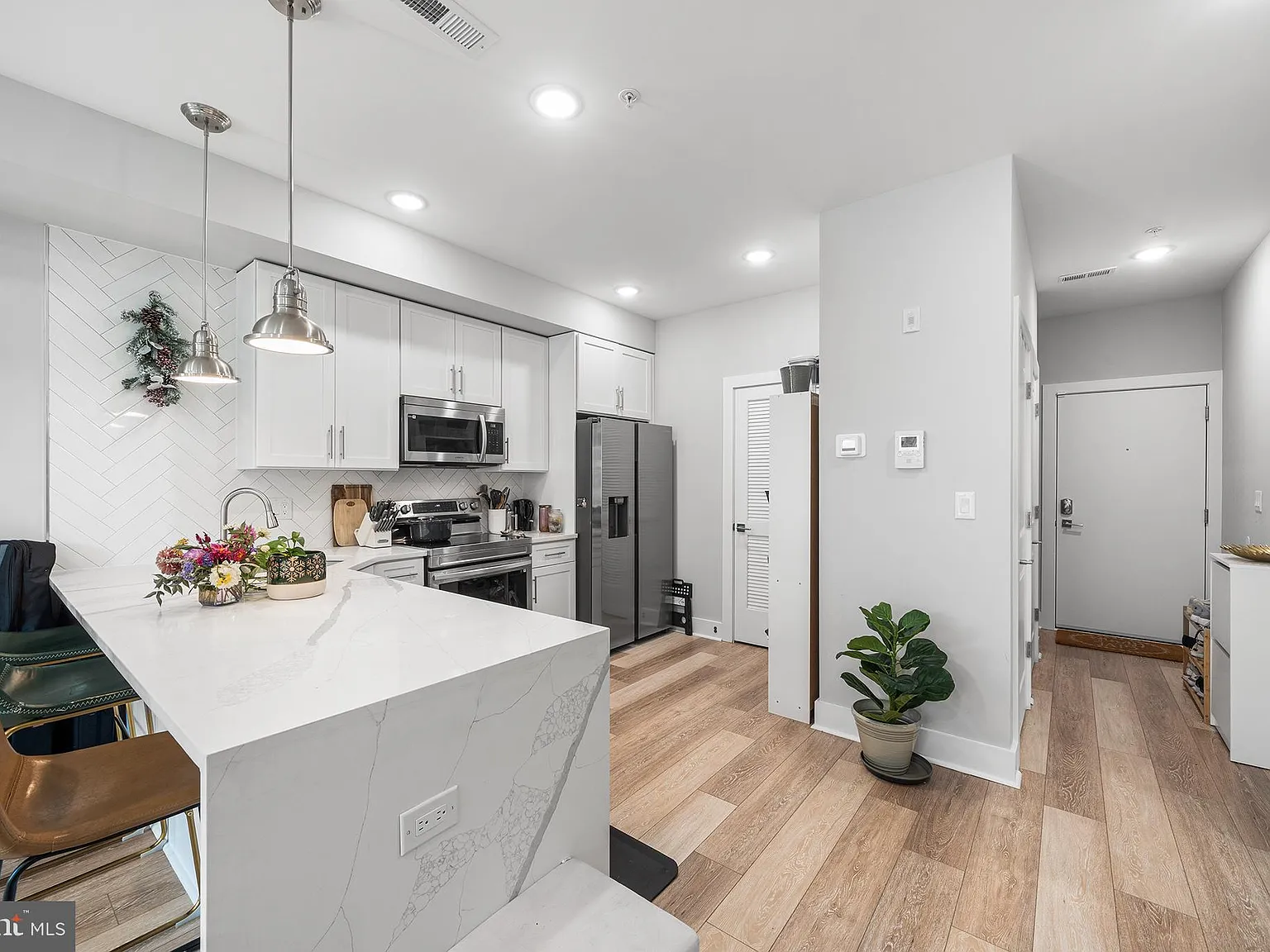 2 bed, 3504 sqft, $1,950 — Photo 4