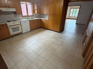 670 Prospect St #1, Fall River, MA 02720