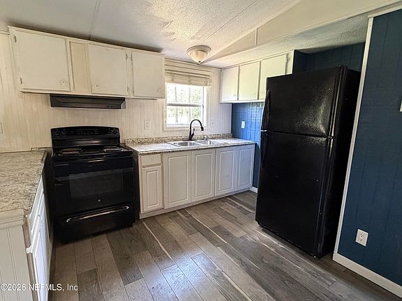 4th image of 805 JONATHAN Road