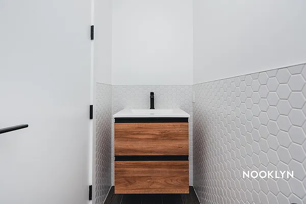 Rented by Nooklyn NYC LLC | media 84