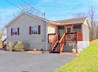 525 Clearview Dr, Long Pond, PA 18334