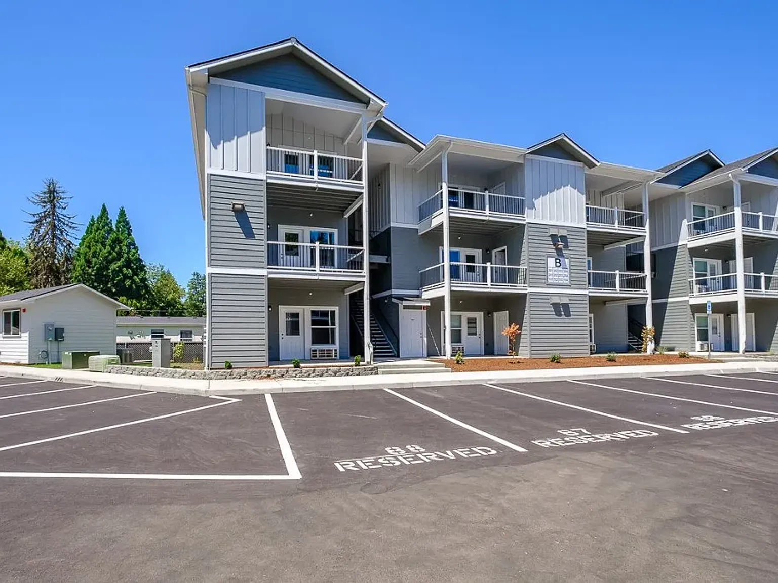 Cascade Meadows Apartments — Photo 3