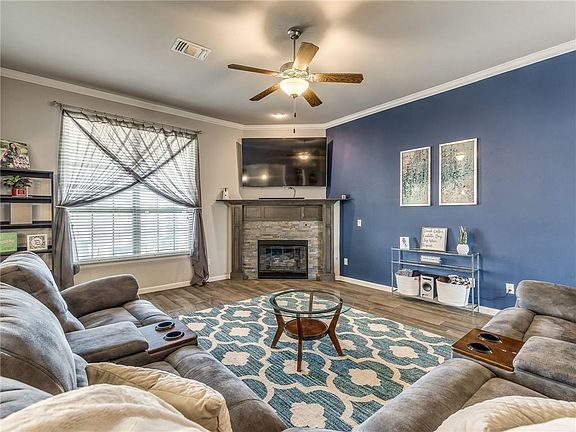 4th image of 3809 Abingdon Dr