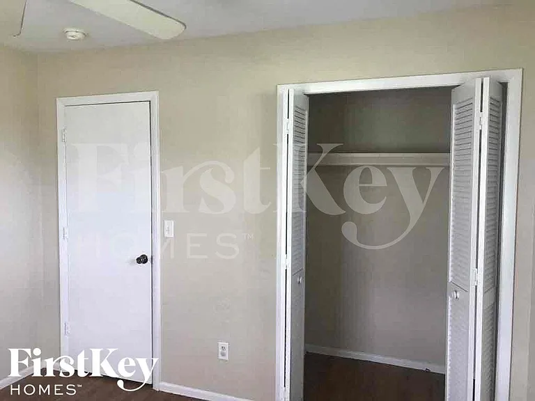 1209 NE 18th Pl — Photo 16