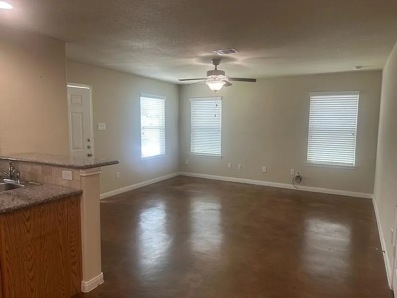 2 bed, 2.0 bath, 1051 sqft, $1,275 — Photo 2
