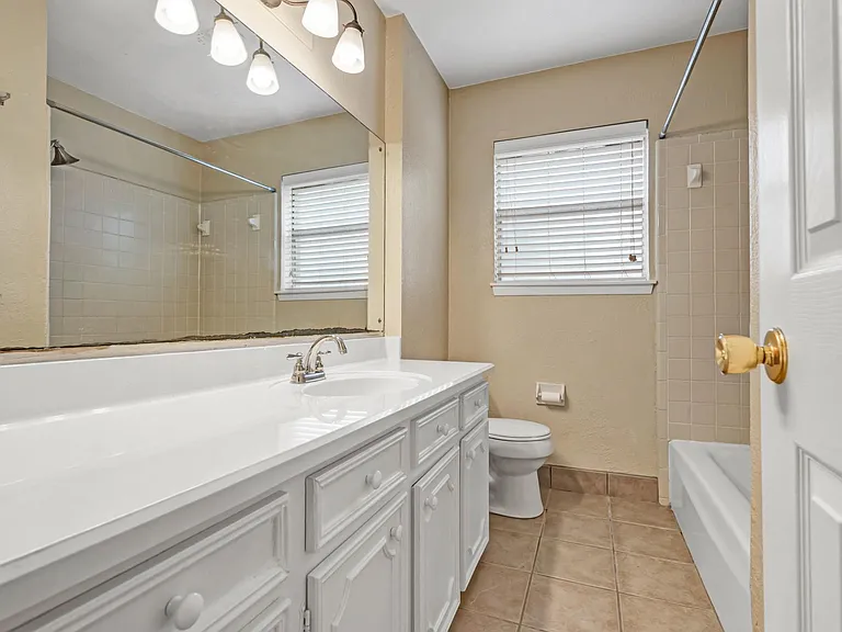 1118 Berkeley St — Photo 17