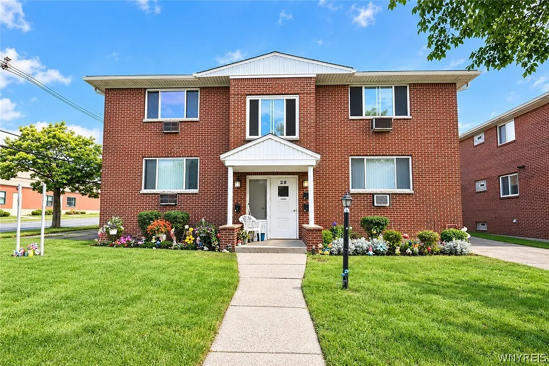 2 bed, 1.0 bath, 1230 sqft, $1,200 — Photo 1