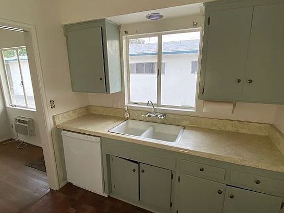 5th image of 523 S Baldwin Ave APT B
