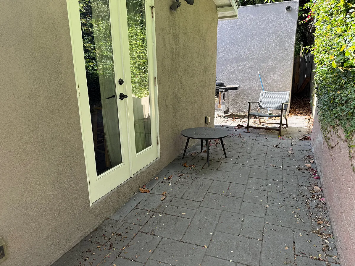 Patio - 2943 S Harcourt Ave