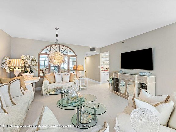 5th image of 529 S Flagler Dr APT 8G