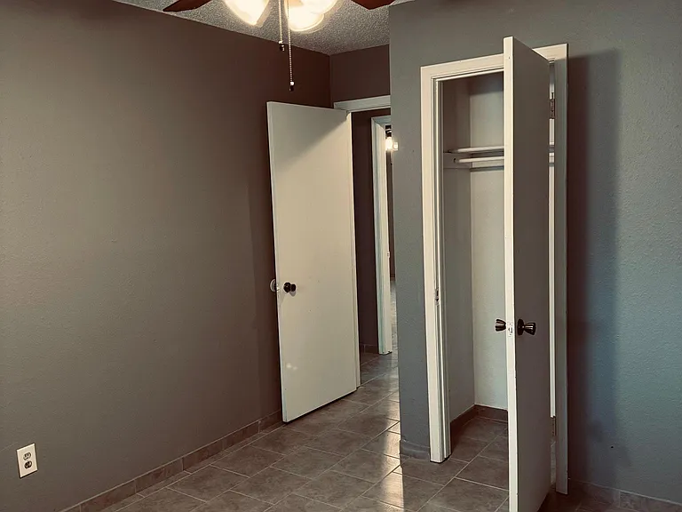 2305 Crystal Dr — Photo 14