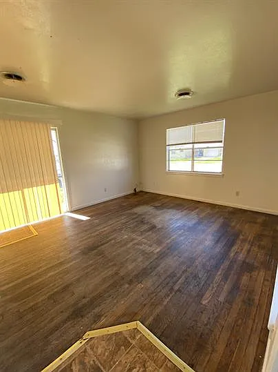 1002 Pine Dr — Photo 3