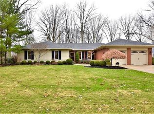 592 Welshire Dr, Bay Village, OH