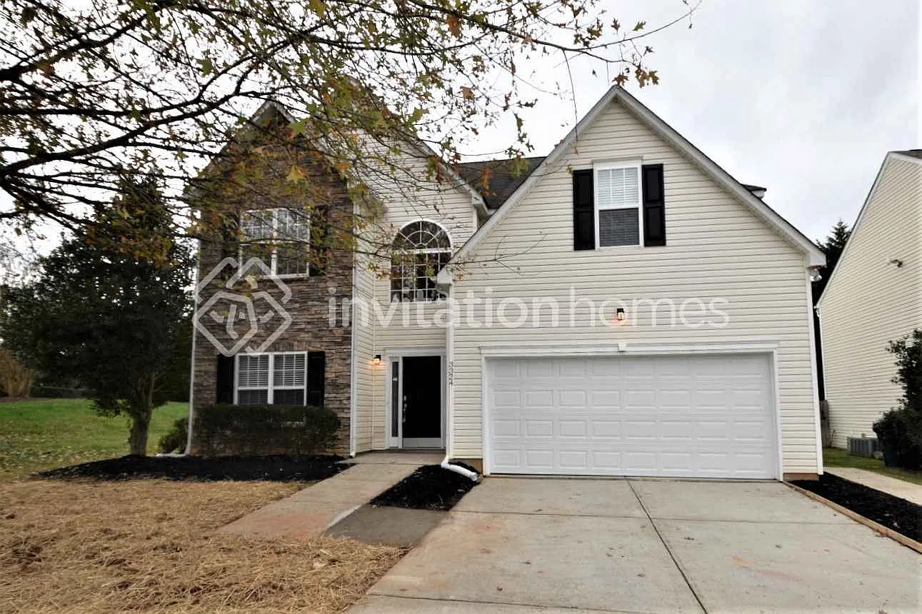3324 Hendricks Chapel Ln Charlotte, NC 28216 — Photo 1