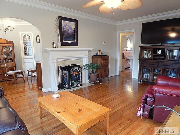 3rd image of 385 11th St